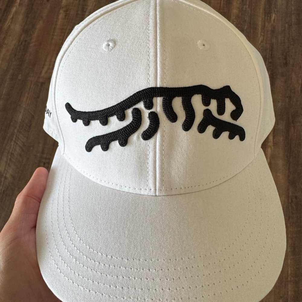 Sun Day Red by Tiger Woods hat